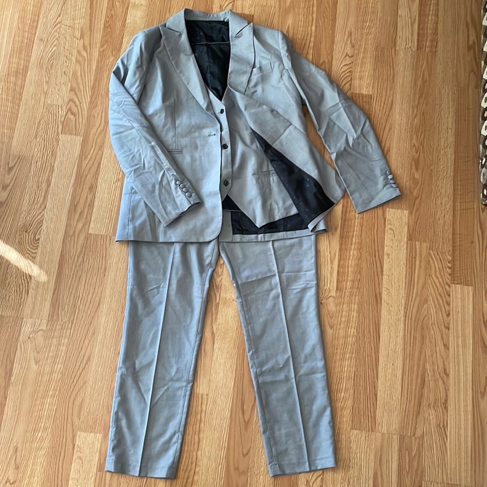 Brand New 3 Piece Woman’s Grey suit size 14